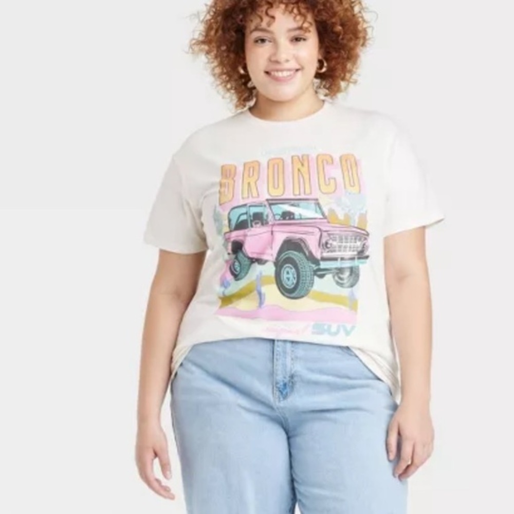 Ford Bronco woman's Short Sleeve Graphic
T-Shirt - Off-White size XL